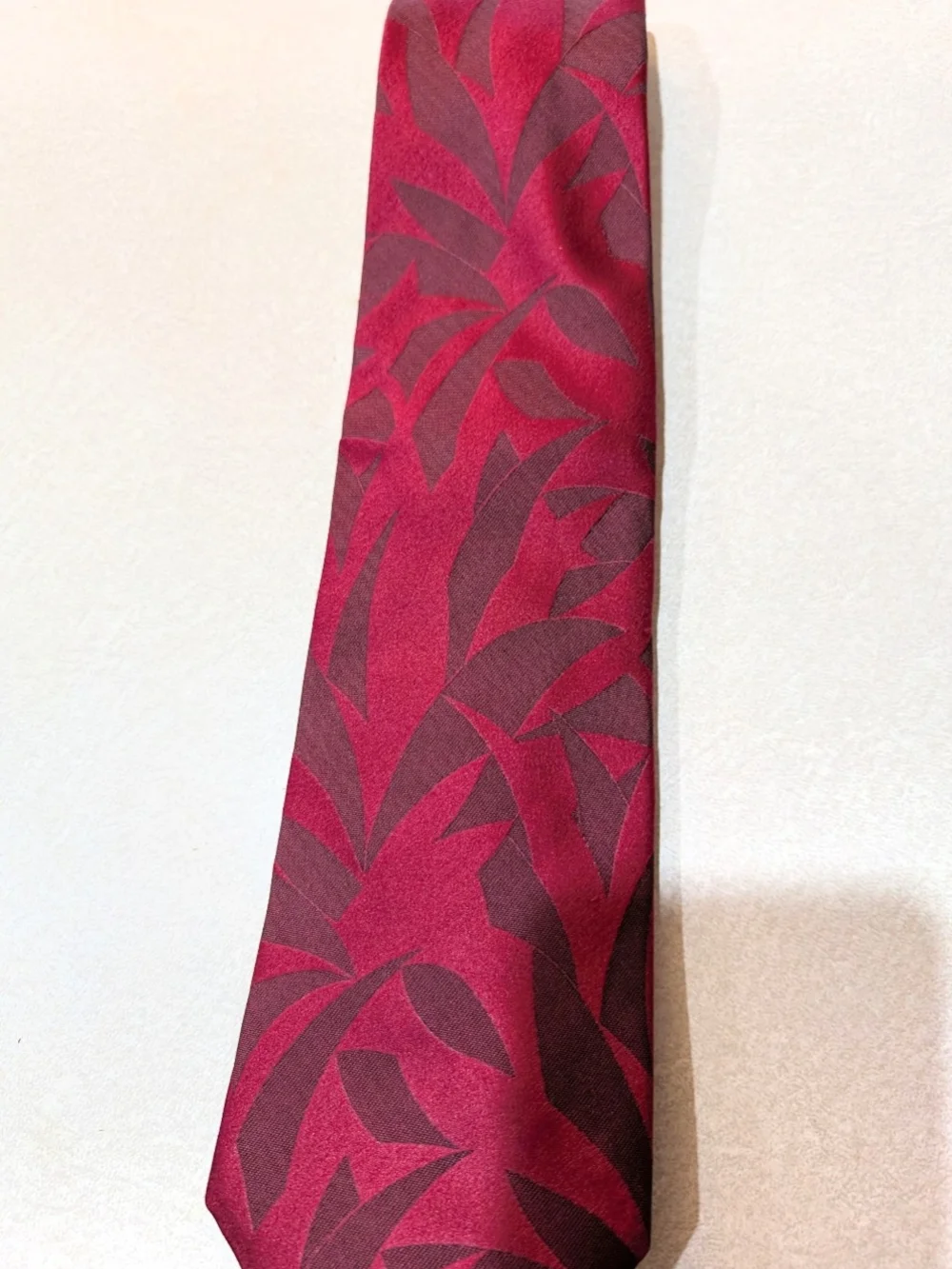 Vintage Murano Italia 100% Silk Tie Burgundy Red Leaf Jacquard Made in USA 3.75
